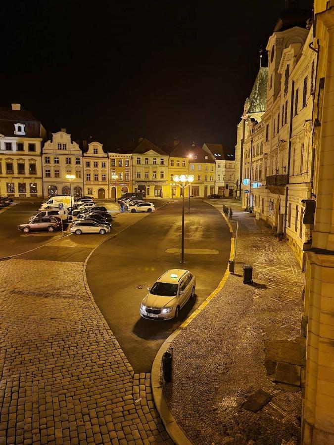 Podkrovni Studio Na Velkem Namesti S Wi-Fi Zdarma Градец-Кралове Экстерьер фото